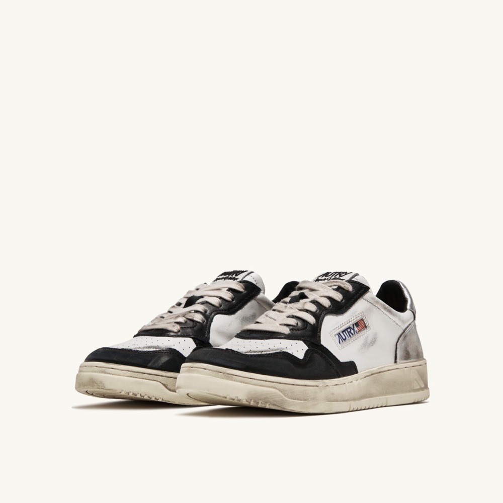 AUTRY SNEAKERS MEDALIST LOW SUPER VINTAGE IN WHITE BLACK SILVER LEATHER, 44–NWT - Picture 2 of 16